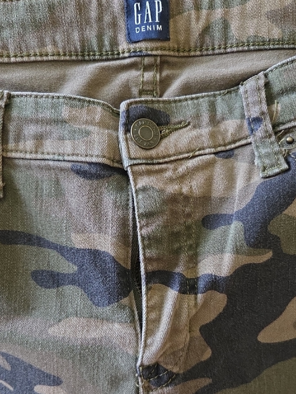 GAP Women's Skinny Jeans in Camo Green